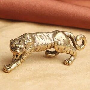 Mini Copper Tiger Figurine – Antique Style Desk & Decor Statue 0.66 x 1.85 inch